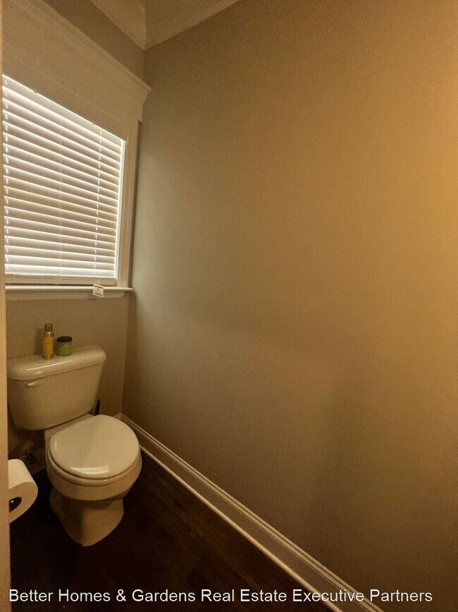 Building Photo - 3 br, 2.5 bath House - 1052 Linsmore Avenue