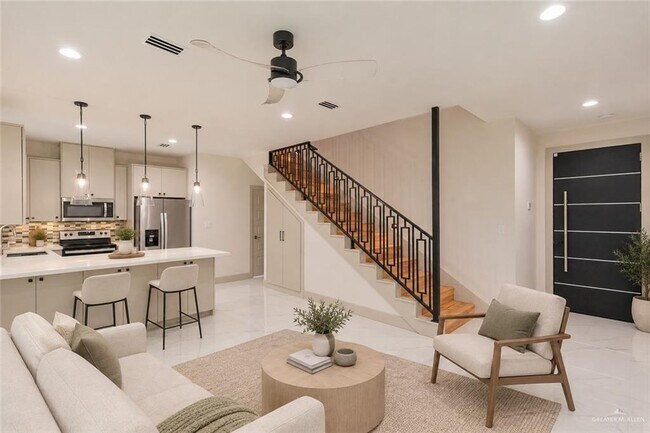 Building Photo - 216 Canary Ave