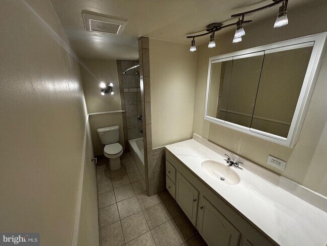 Foto del edificio - 790 Carlisle Ave