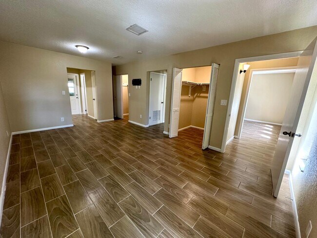 Building Photo - 9221 Silverthorne Dr