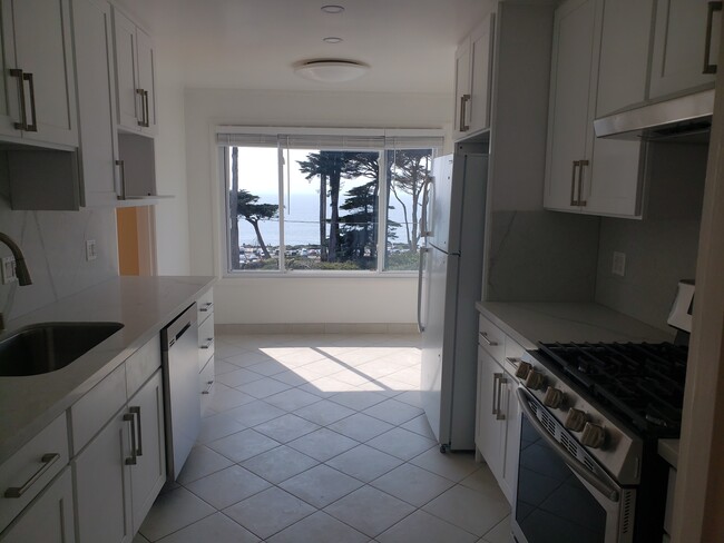 Modern kitchen with dining area - 195 Seal Rock Dr