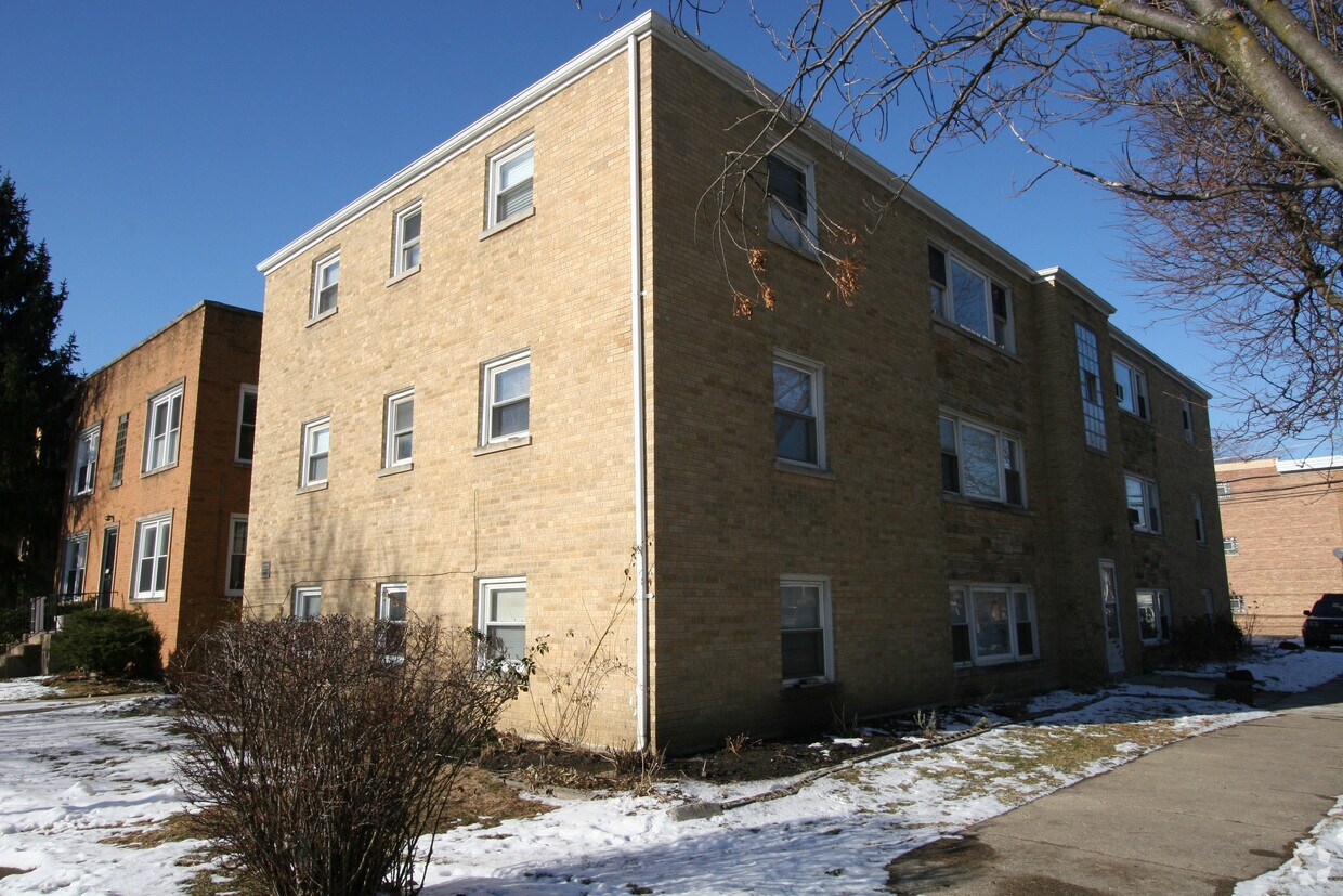 Primary Photo - 7904 Lamon Ave