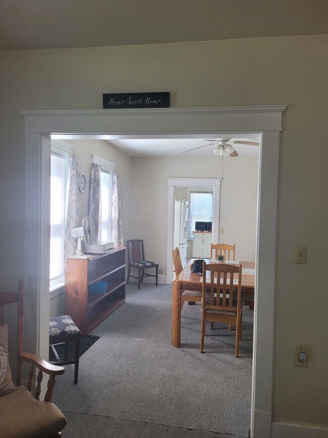 Foto del edificio - 416 E 3rd St