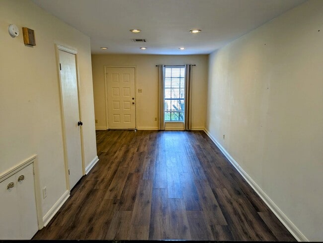 Building Photo - Updated Townhouse for rent in Lafayette!