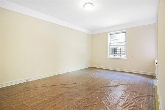 Foto del edificio - 111-50 76th Rd