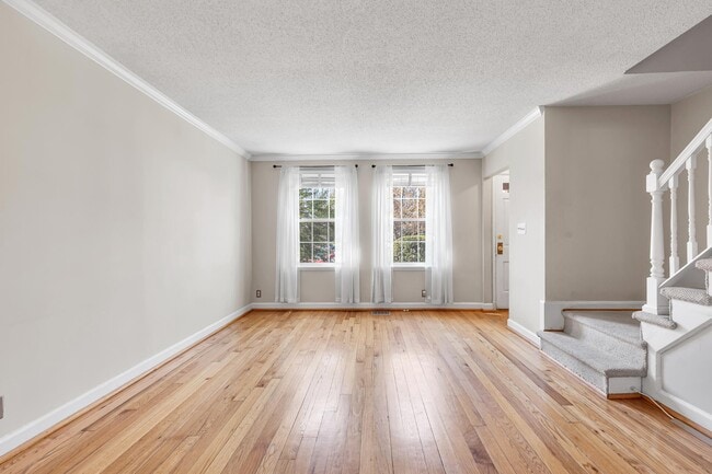 Building Photo - 3011 S Buchanan St