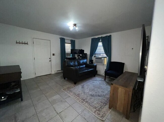 Sala de estar - 2002 E Huntsville Rd