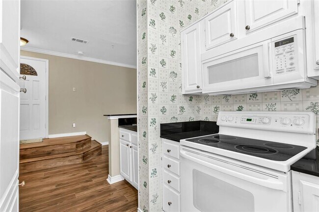 Building Photo - 6008 Auburndale Ave