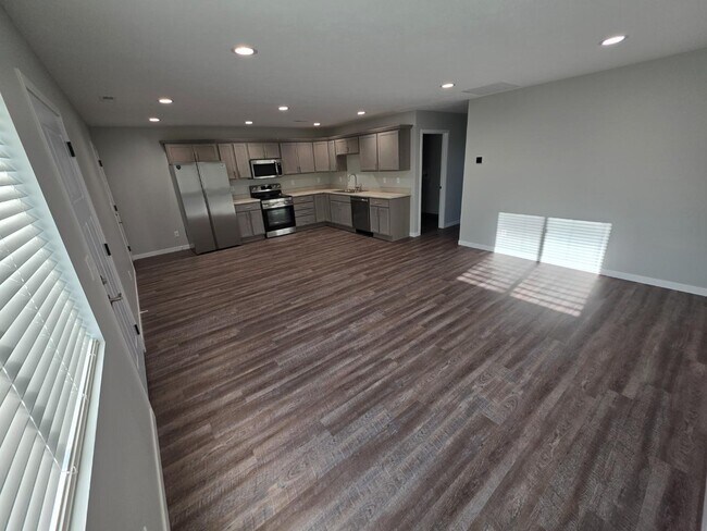 Building Photo - 2516 N Engleman Rd