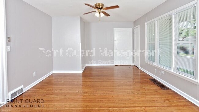 Foto del edificio - 256 S Rutan St