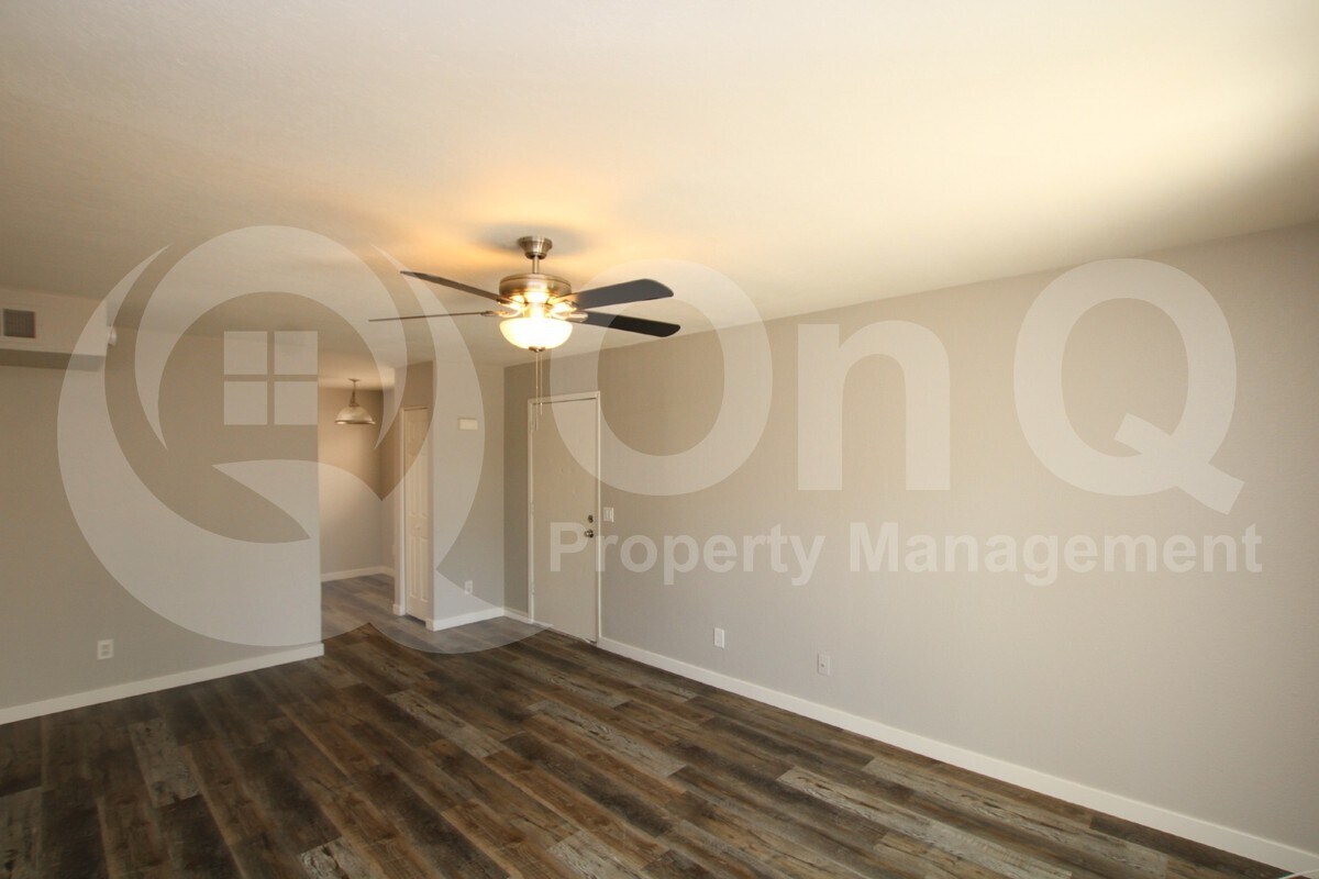 Photo - 2807 East Paradise Lane