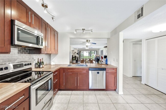 Building Photo - 141 Cypress Way E
