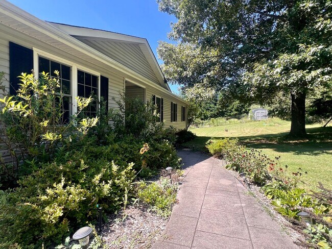 Foto del edificio - 3545 Sacre Meadow Ln