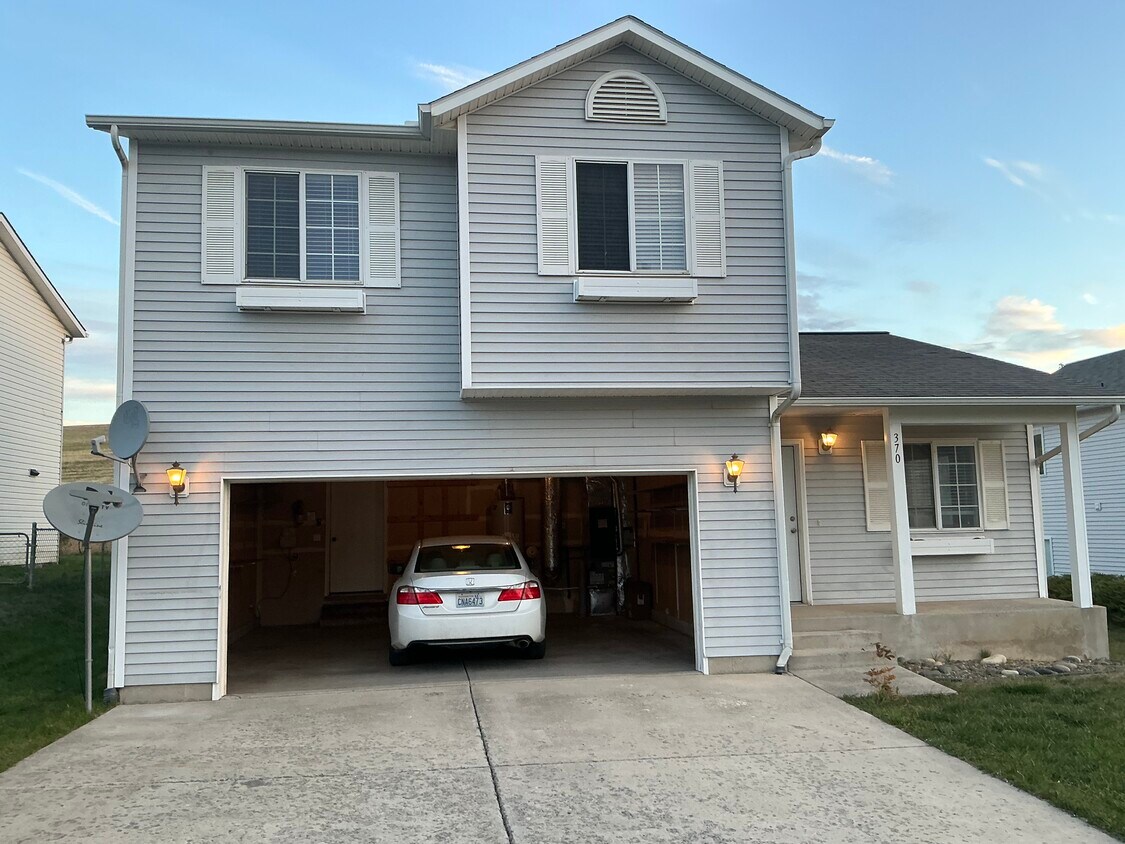 Foto principal - 370 NW Parr Dr