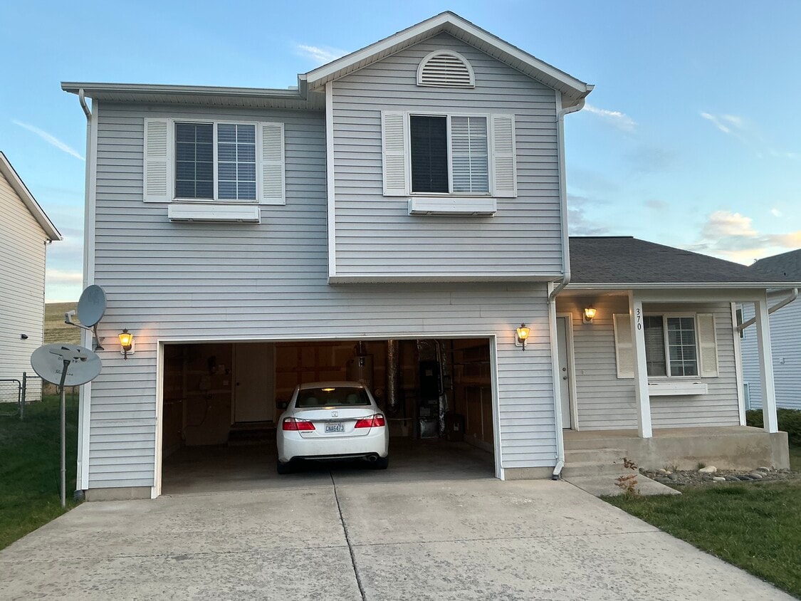 Primary Photo - 370 NW Parr Dr