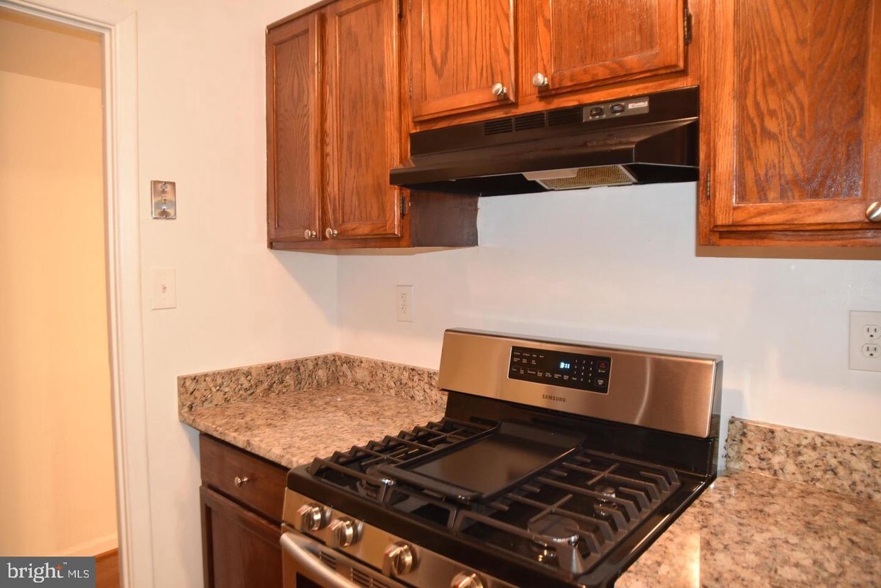 Primary Photo - 3814 Lyndhurst Dr