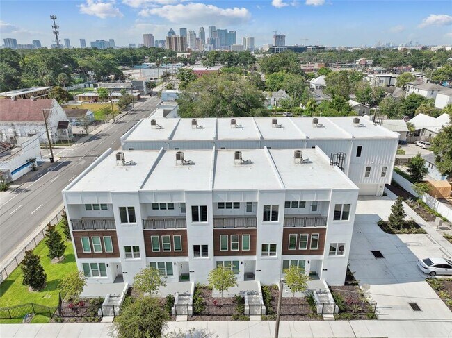 Building Photo - 121 E Warren Ave