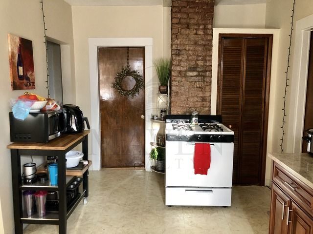 Building Photo - 66 Morton Ave