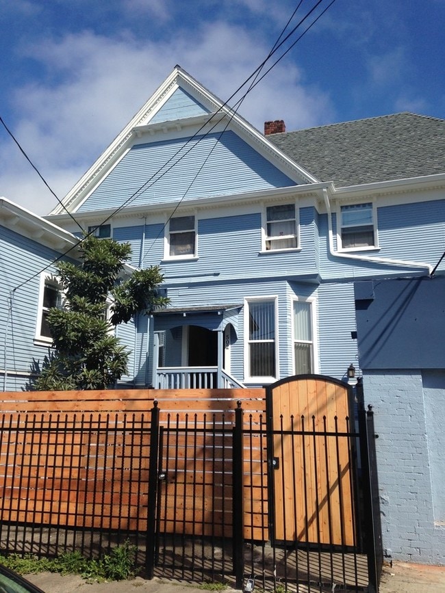 Building Photo - 3207 Telegraph Ave