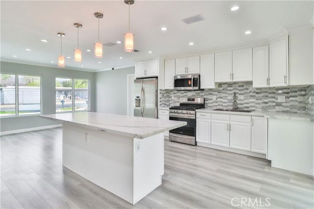 Foto del edificio - 9752 Laramie Ave