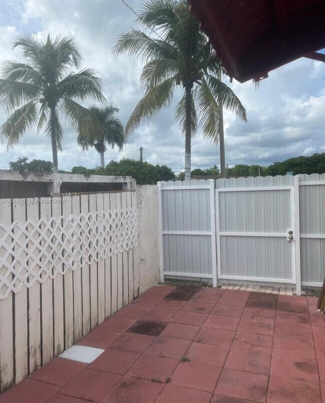 Foto del edificio - 9650 SW 163rd St