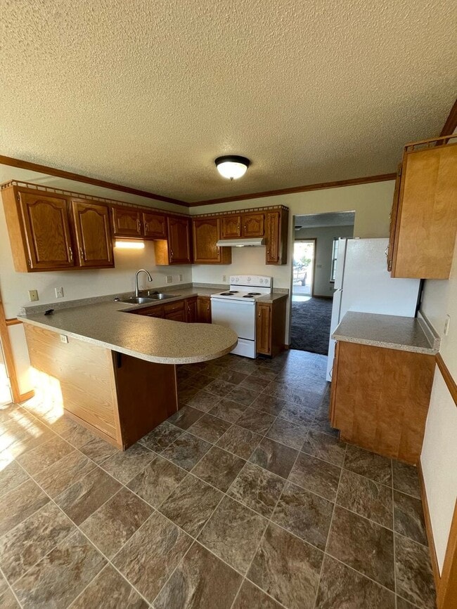 Building Photo - 804-806-806 N Irene Ave