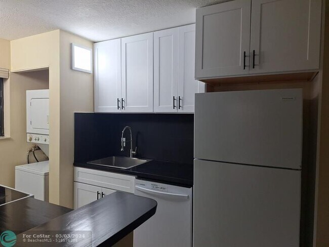 Building Photo - 677 Trace Cir