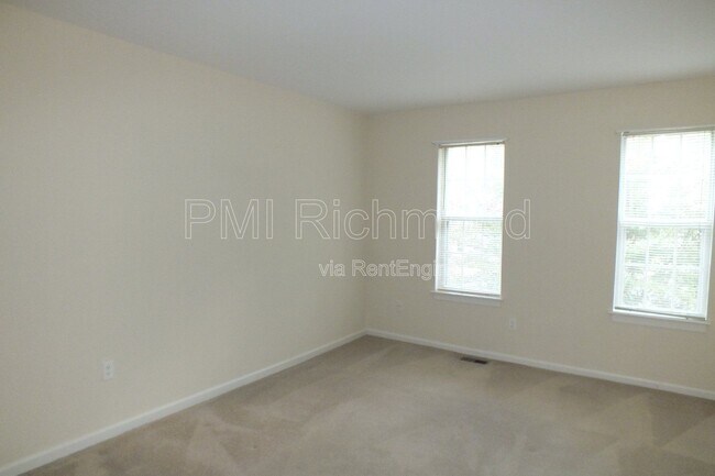 Foto del edificio - 1623 Congressional Ct