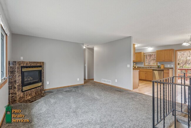 Building Photo - 4 Bedroom Home in Roseville