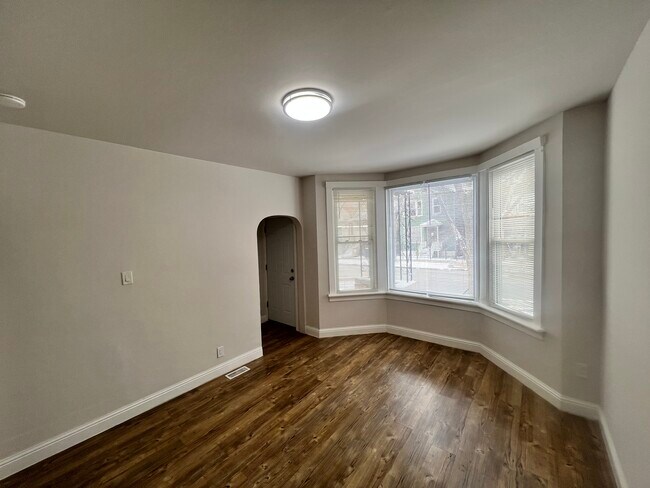 Foto del edificio - 8208 S South Shore Dr