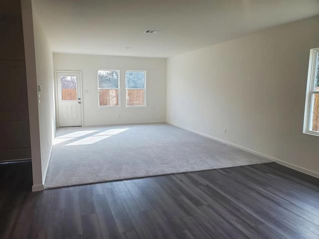 Foto del edificio - 2002 Prairie Ln