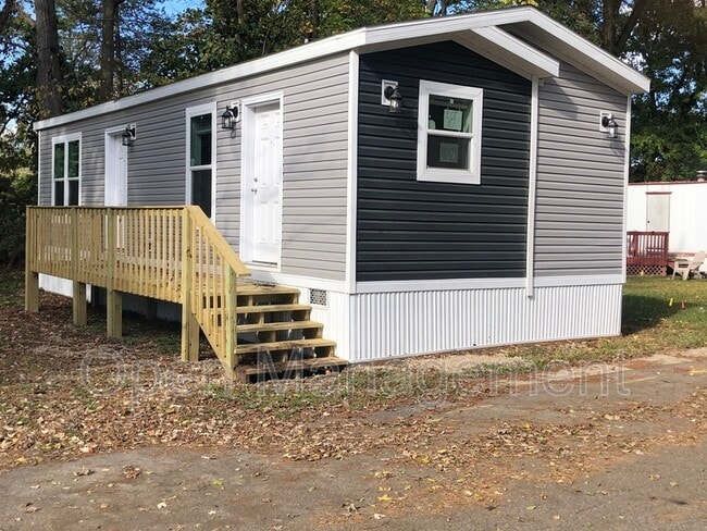 Building Photo - 301 Mantle Ave