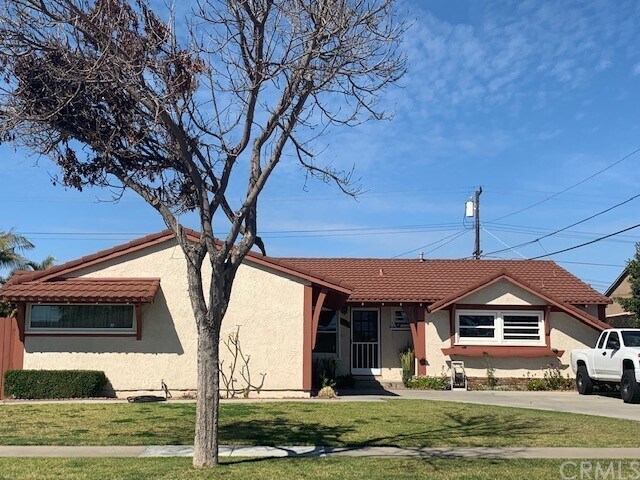 Primary Photo - 2953 W Bridgeport Ave