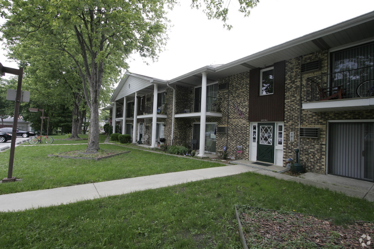 Building - Crete Village West Apartments