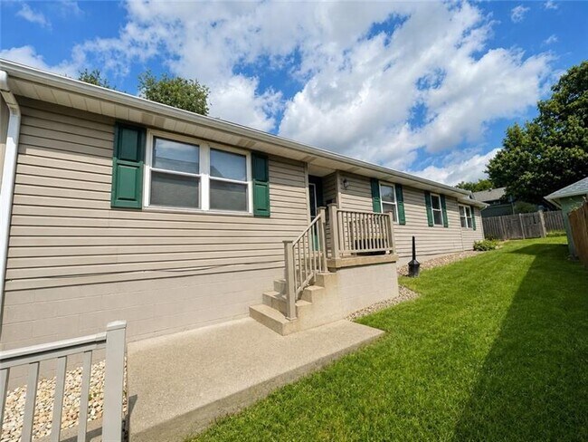 Building Photo - 213 S Hamilton Ave