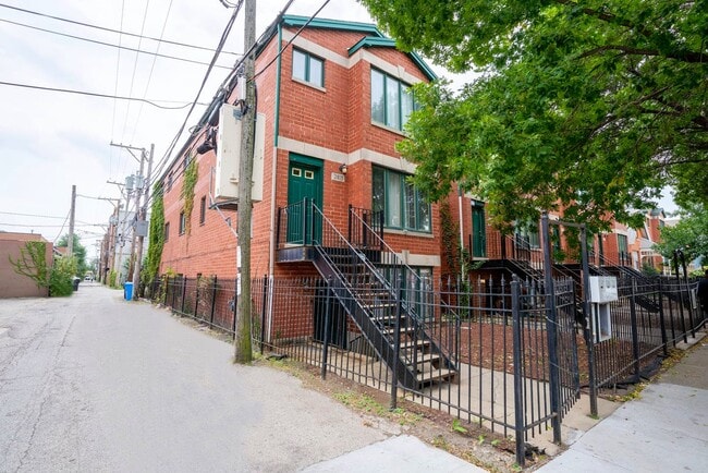 Building Photo - 2413 W Taylor St