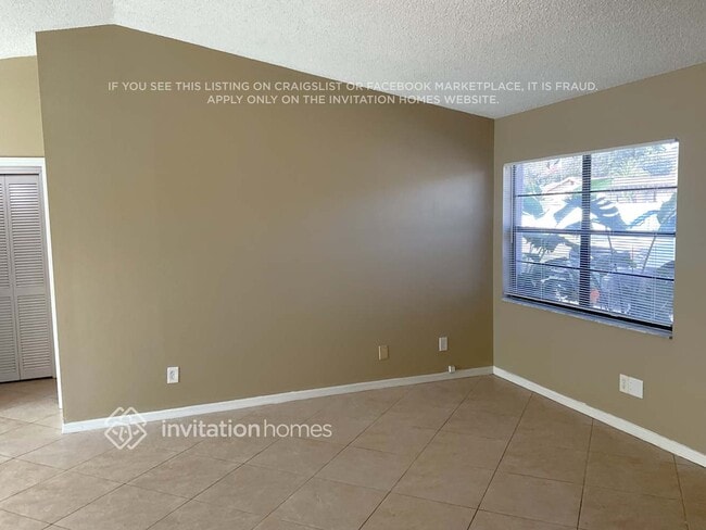 Foto del edificio - 2811 Eagle Run Cir N