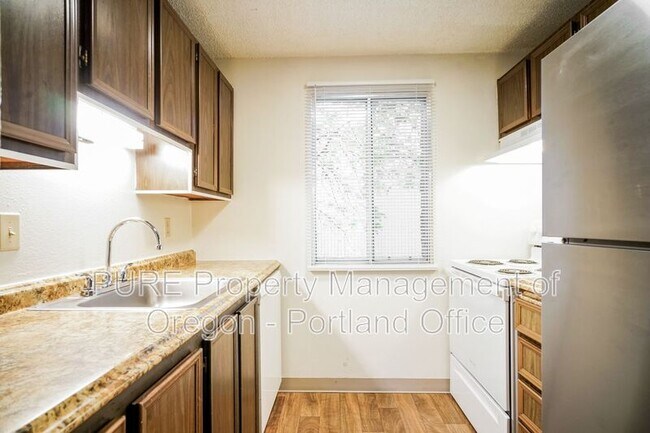 Foto del edificio - 14142 NE Sandy Blvd