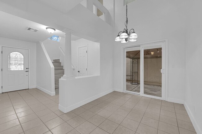 Foto del edificio - Large 3 bedroom, 2.5 bath house/ New Upgrades