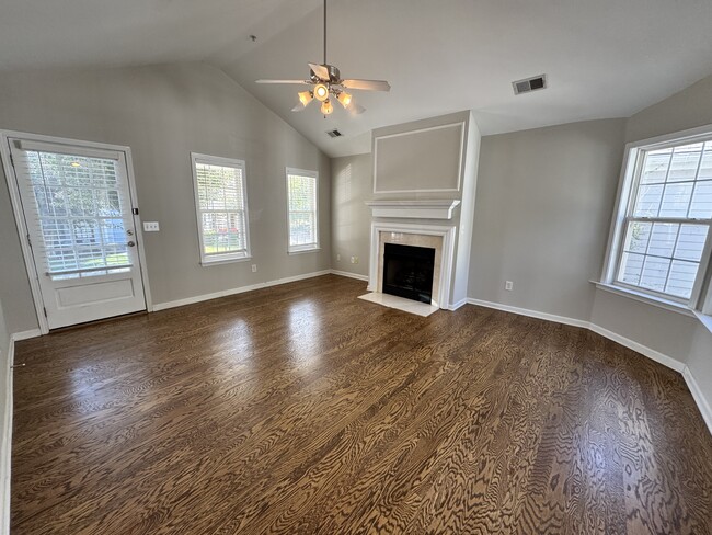 Foto del edificio - 1409 Cottage Dr NW