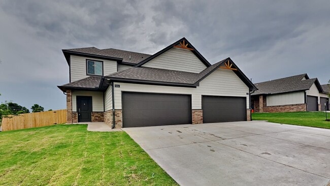 Building Photo - Luxury 3 Bedroom 2.5 Bathroom- 2 Story Townhome in Piedmont Schools