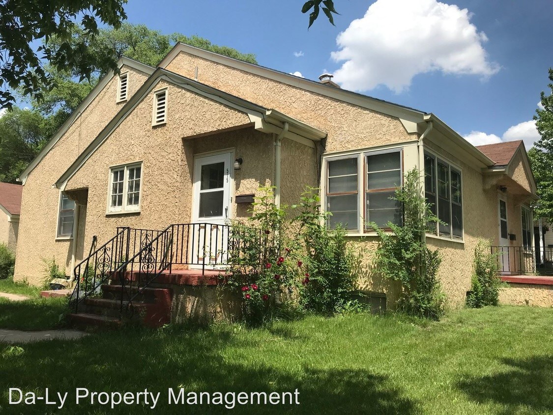 Primary Photo - 1220 W John St