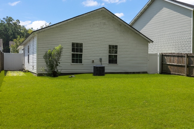 Building Photo - 16 Ristona Dr