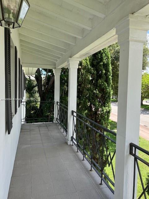 Foto del edificio - 3611 Ponce de Leon Blvd