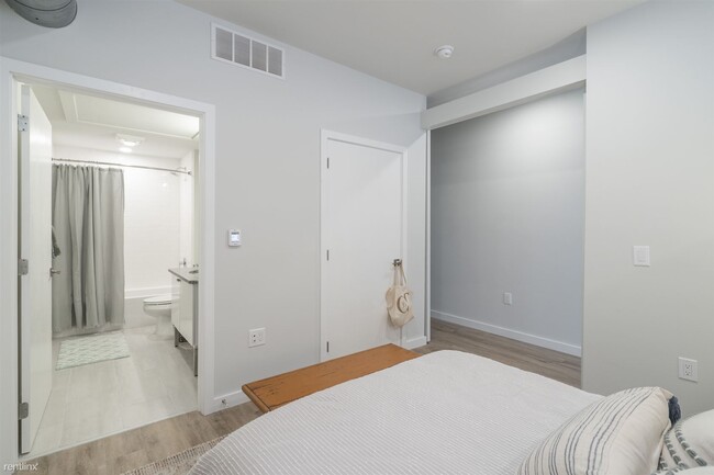 Building Photo - 1 br, 1 bath Apartment - 2120 E York Street