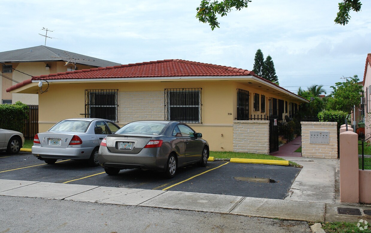 Foto principal - 552 SW 9th St
