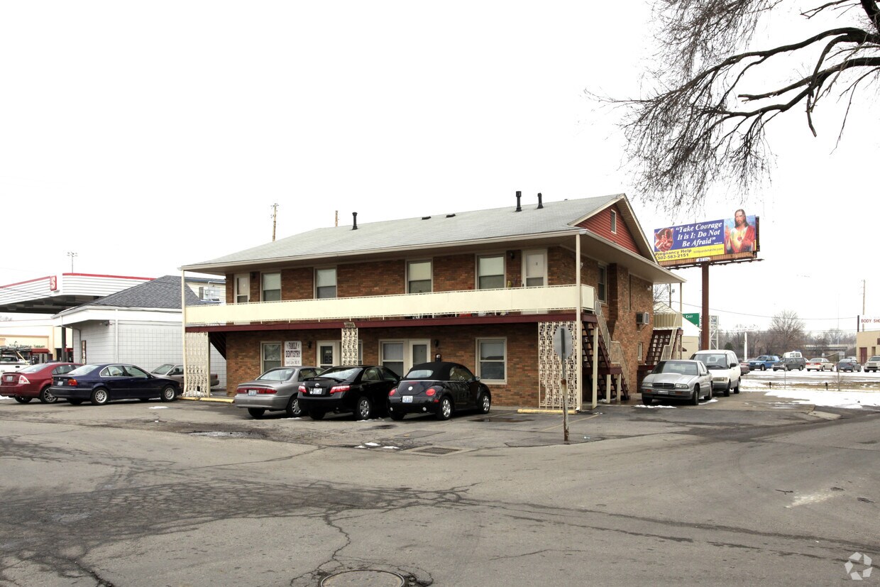Primary Photo - 1727 Sadie Ave