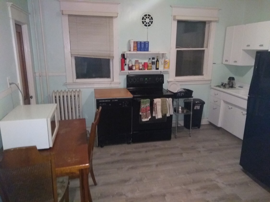 Primary Photo - 408 Manning Blvd