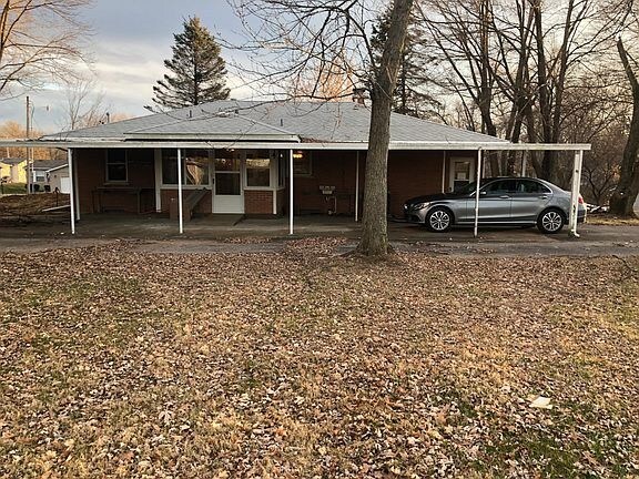 Building Photo - 2032 Royal Heights Rd