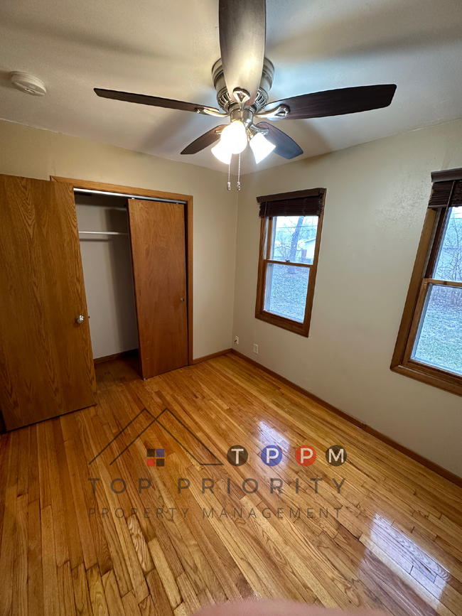 Building Photo - 2 Bedroom | 1 Bathroom Single-Family House...